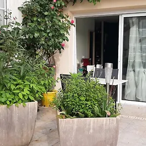 Chambre Double Ou Quadruple Sdb Et Wc Privatif Pour Chacune,cuisine,salon,terrasse Partagés, Pain Confiture Café Etc Inclus Couette-café